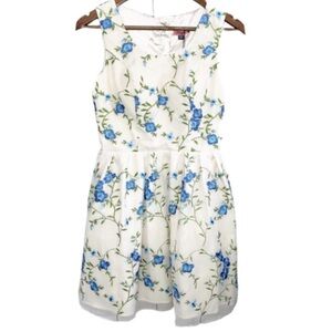 Chi Chi London NWT Cream Blue Floral Spring Dress